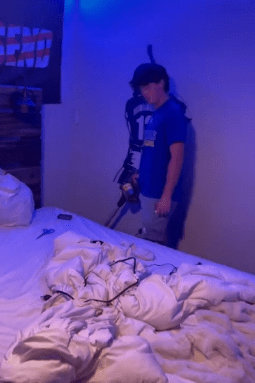 Amanda Nighbert's son vacuuming his room | Photo: Tiktok.com/@amandanighbertrd/
