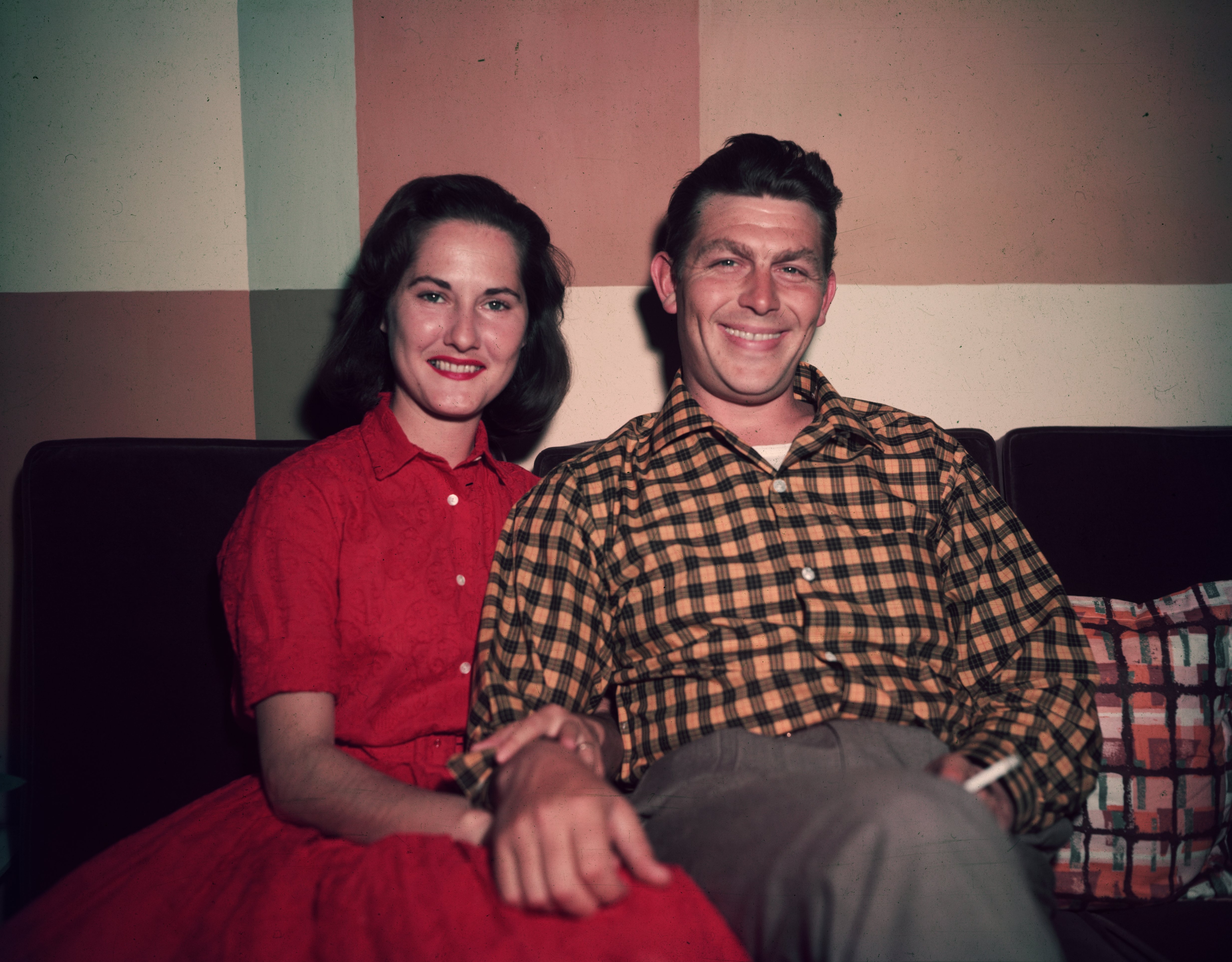 Andy Griffith sits on a sofa with his first wife, Barbara Edwards, circa 1965 | Source: Getty Images