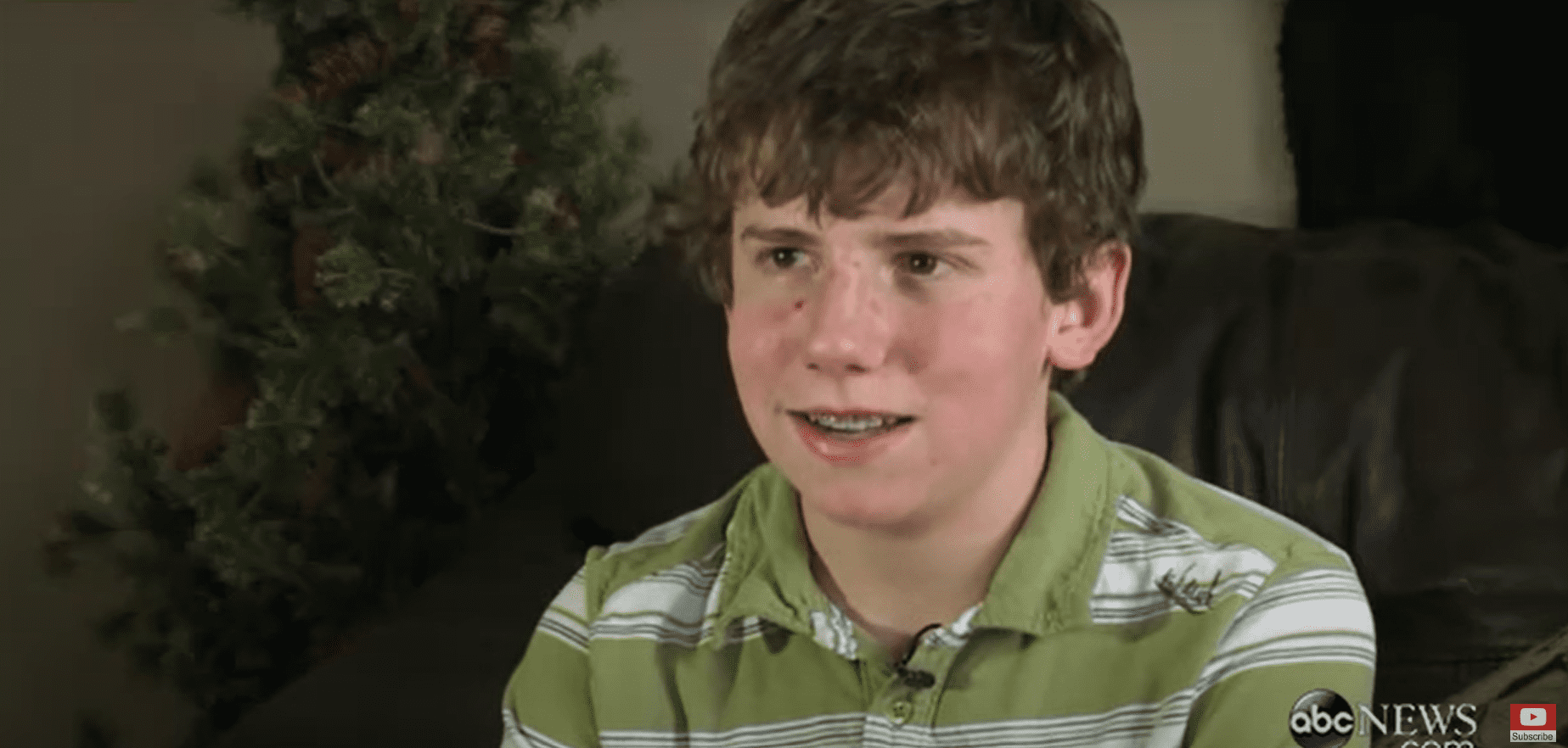 Der 15-jährige AJ Spader spricht mit ABC News, nachdem er seine jüngere Schwester zu seinem Schulball eingeladen hat. | Quelle: Youtube.com/ABC News