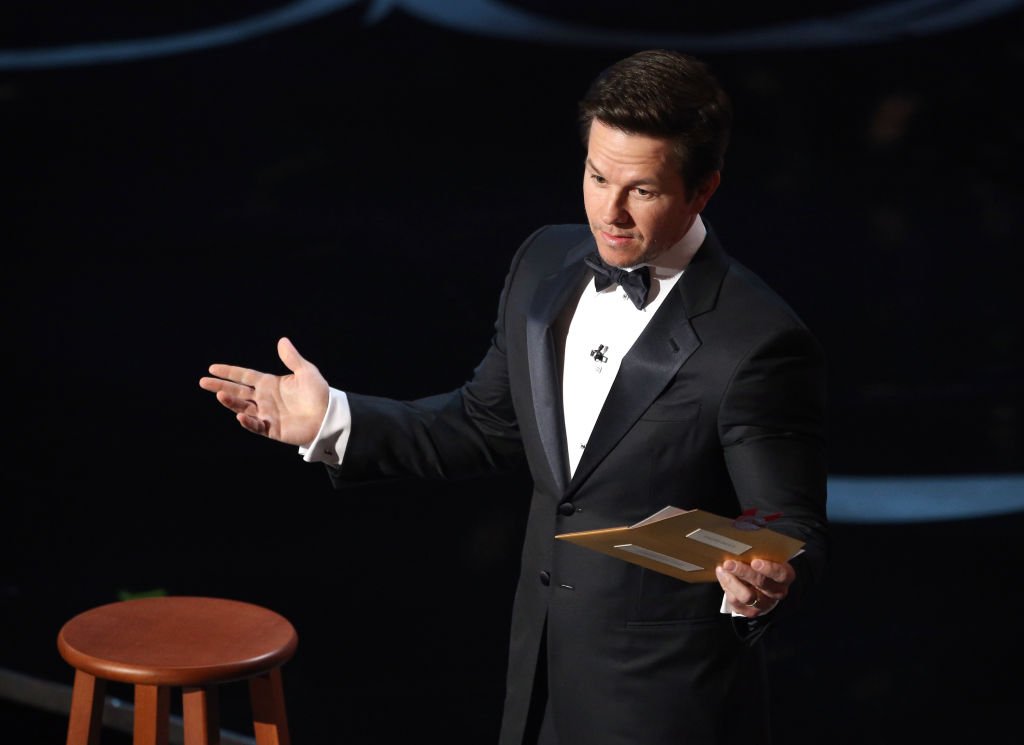 Schauspieler Mark Wahlberg spricht auf der Bühne während der Oscars, die am 24. Februar 2013 im Dolby Theatre in Hollywood, Kalifornien, stattfinden. (Foto von Mark Davis / WireImage) | Quelle: Getty Images