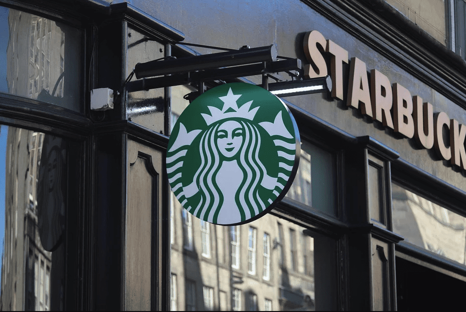 A Starbucks logo in front of one of the cafe | Photo: Pixabay