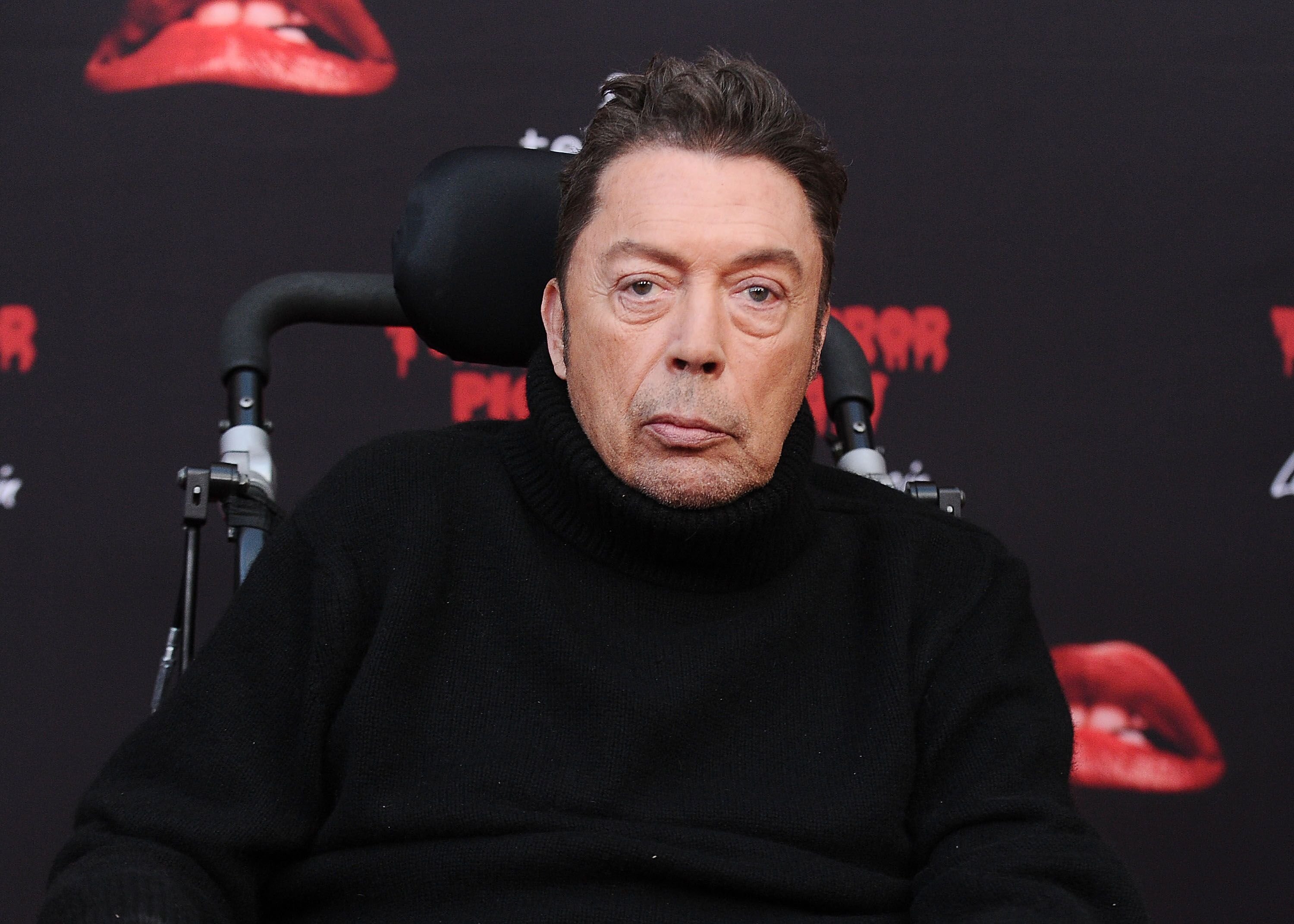 Tim Curry besucht die Premiere von "The Rocky Horror Picture Show: Let's Do The Time Warp Again". | Quelle: Getty Images