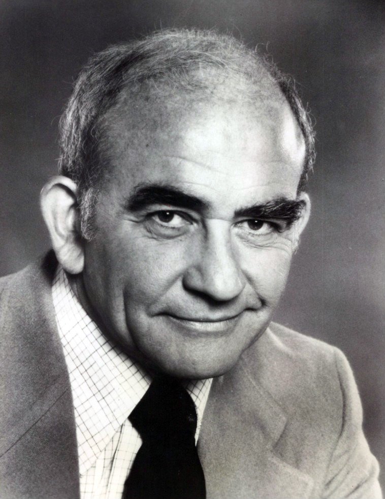 A promotional photo of the "Lou Grant" star Ed Asner circa 1977. | Source: Wikimedia Commons