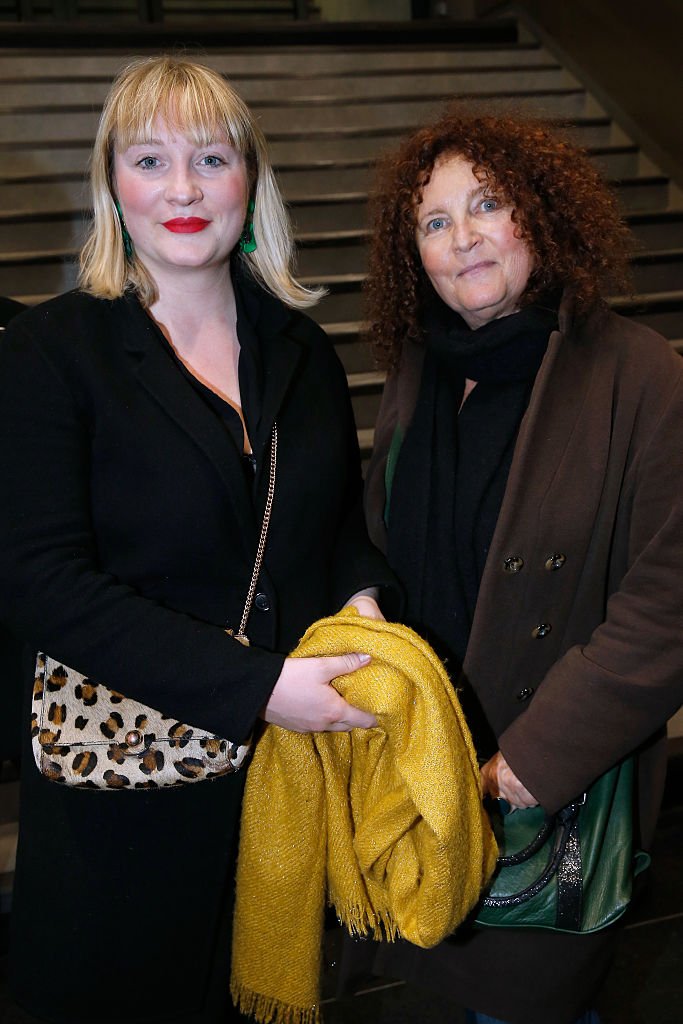 Valérie Mairesse et sa fille Tina assistent au spectacle de Michael Gregorio pour ses 10 ans de carrière à l'AccorHotels Arena le 16 décembre 2016 à Paris, France. | Photo : Getty Images Valérie Mairesse et sa fille Tina assistent au spectacle de Michael Gregorio pour ses 10 ans de carrière à l'AccorHotels Arena le 16 décembre 2016 à Paris, France. | Photo : Getty Images