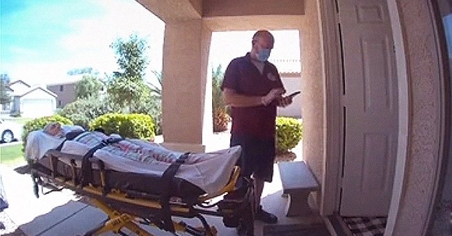 A hospice worker delivering an elderly woman to the wrong house. | Source: tiktok.com/lala_leanna