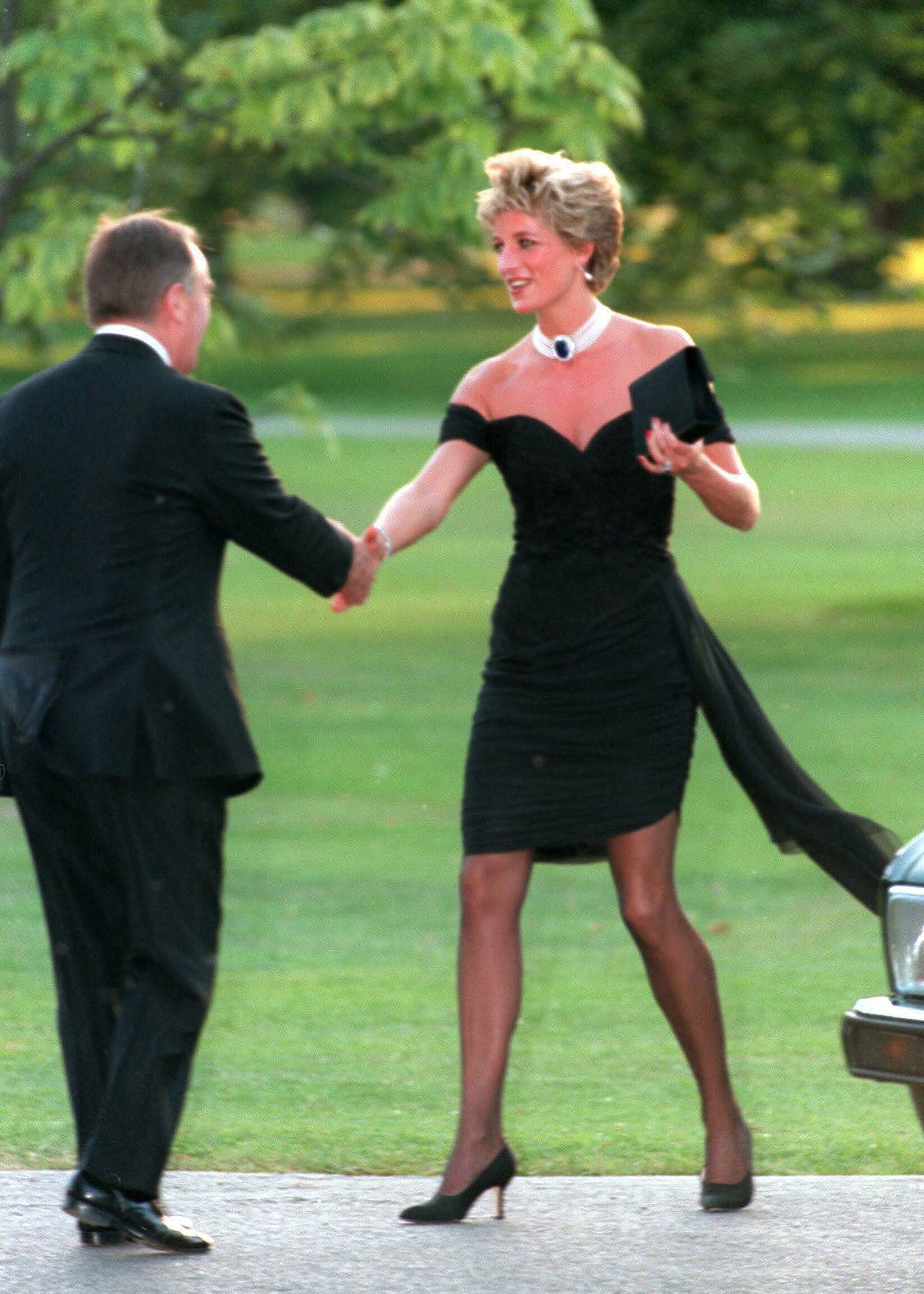 Diana, Princess of Wales, wearing the stunning black dress commissioned by Christina Stambolian to the Vanity Fair party at the Serpentine Gallery in London, England, on June 29, 1994 | Source: Getty Images