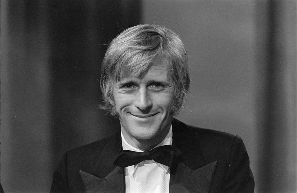 Nino Ferrer souriant sur le plateau de la soirée Référendum. | Photo : Getty Images