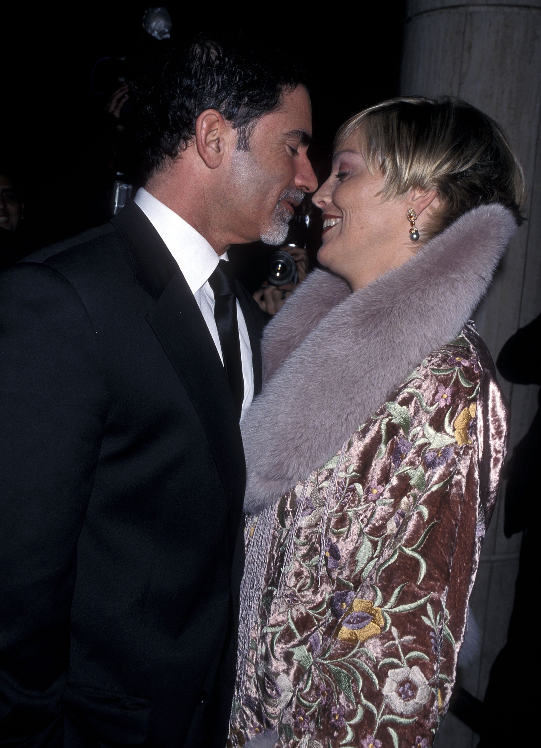 Phil Bronstein and Sharon Stone at the Human Rights Campaign Dinner on February 19, 2000, in Universal City, California. | Source: Ron Galella, Ltd./Ron Galella Collection/Getty Images