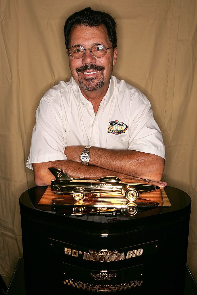 Ernie Irvan, Daytona 500 winner, poses prior to practice for the NASCAR Nextel Cup Series Pepsi 400 at Daytona International Speedway on July 5, 2007 | Photo: Getty Images