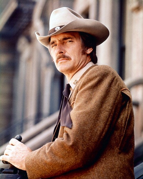 Dennis Weaver in a publicity portrait issue for the television series "McCloud," circa 1973. | Photo: Getty Images