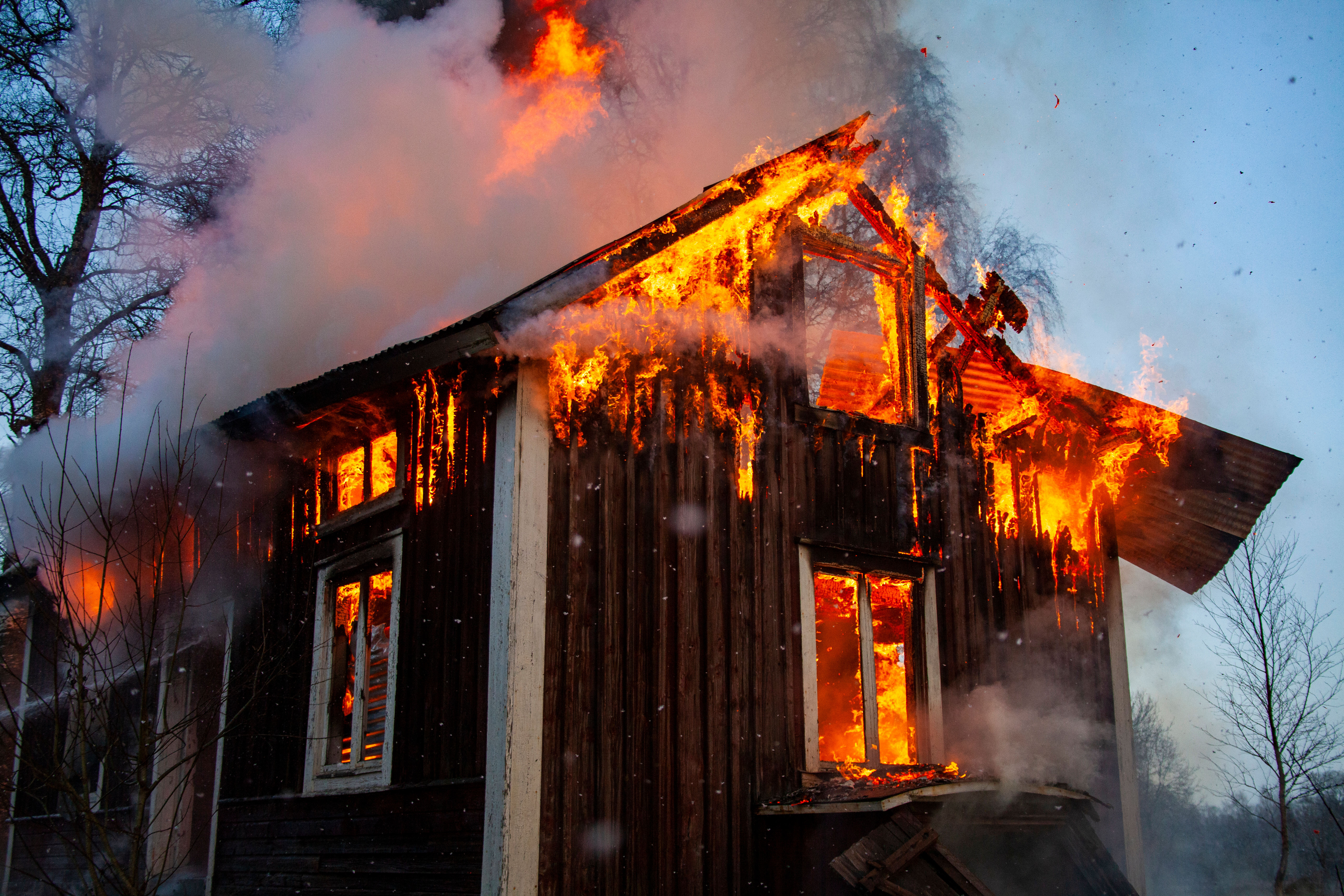 Burning house | Source: Shutterstock.com