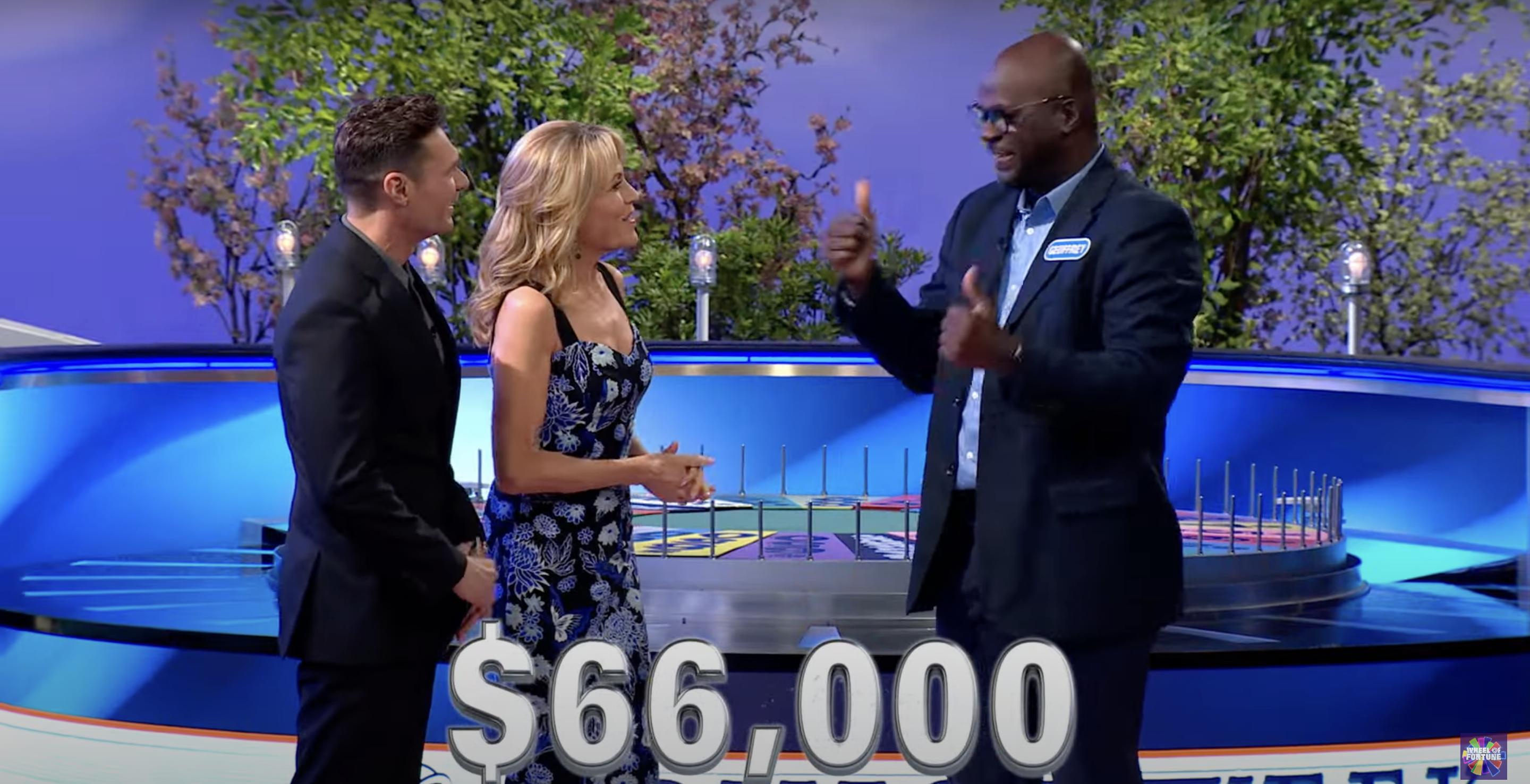 Ryan Seacrest and Vanna White in a conversation with Geoffrey Smith on "Wheel of Fortune" | Source: YouTube.com/wheeloffortune