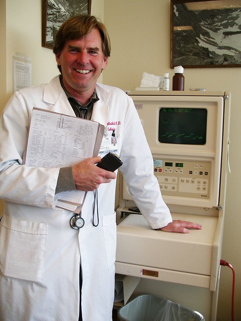 Un médecin souriant. l Source : Flickr Un médecin souriant. l Source : Flickr