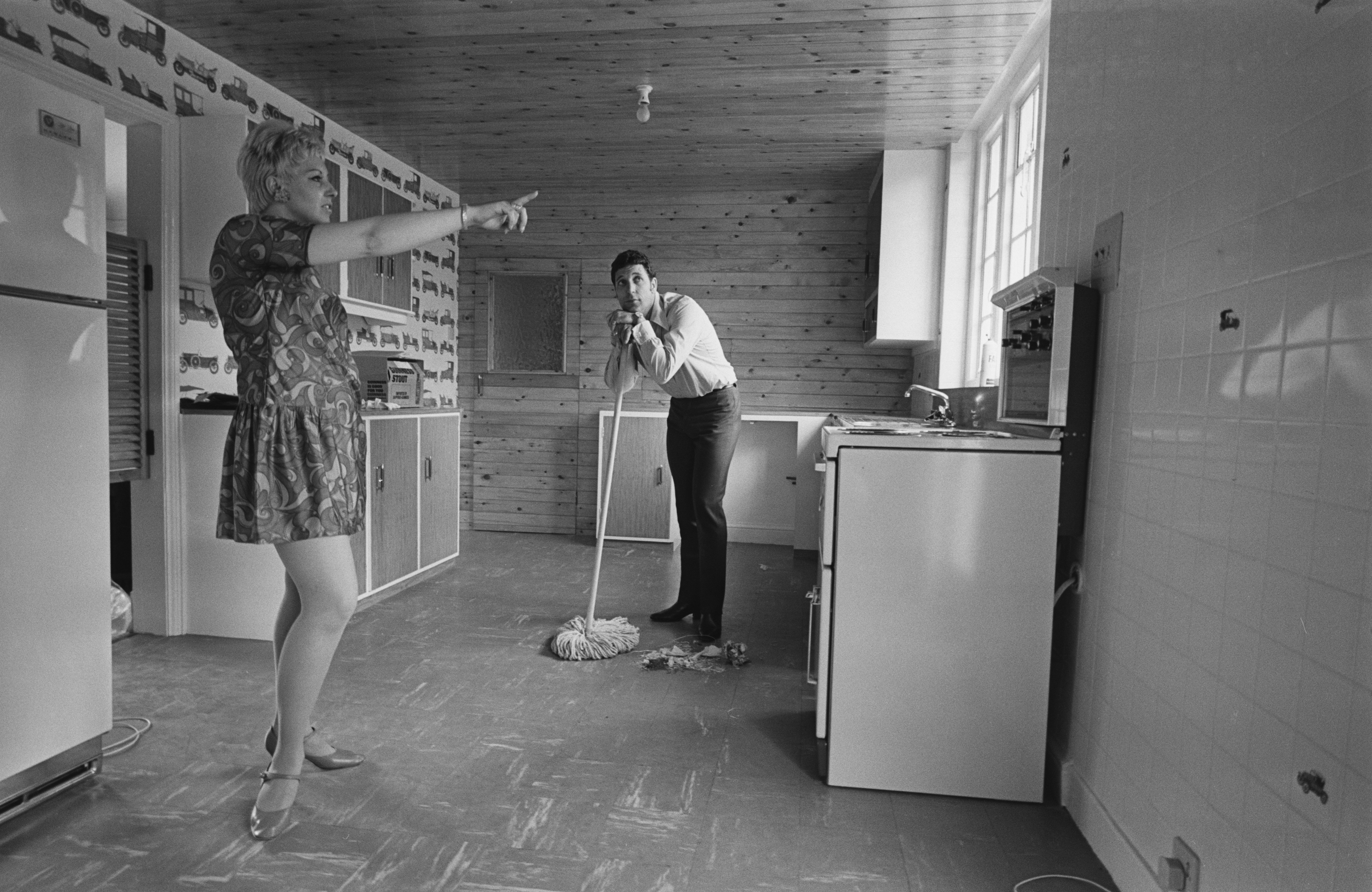Tom Jones with his wife Melinda Trenchard in Sudbury, circa 1967 | Source: Getty Images