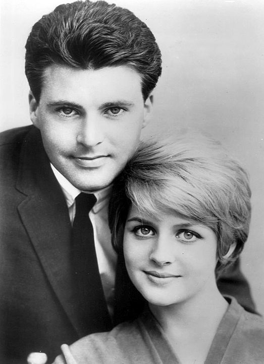 Publicity photo of Rick and Kristin Harmon Nelson from The Adventures of Ozzie and Harriet. | Source: Wikimedia Commons.