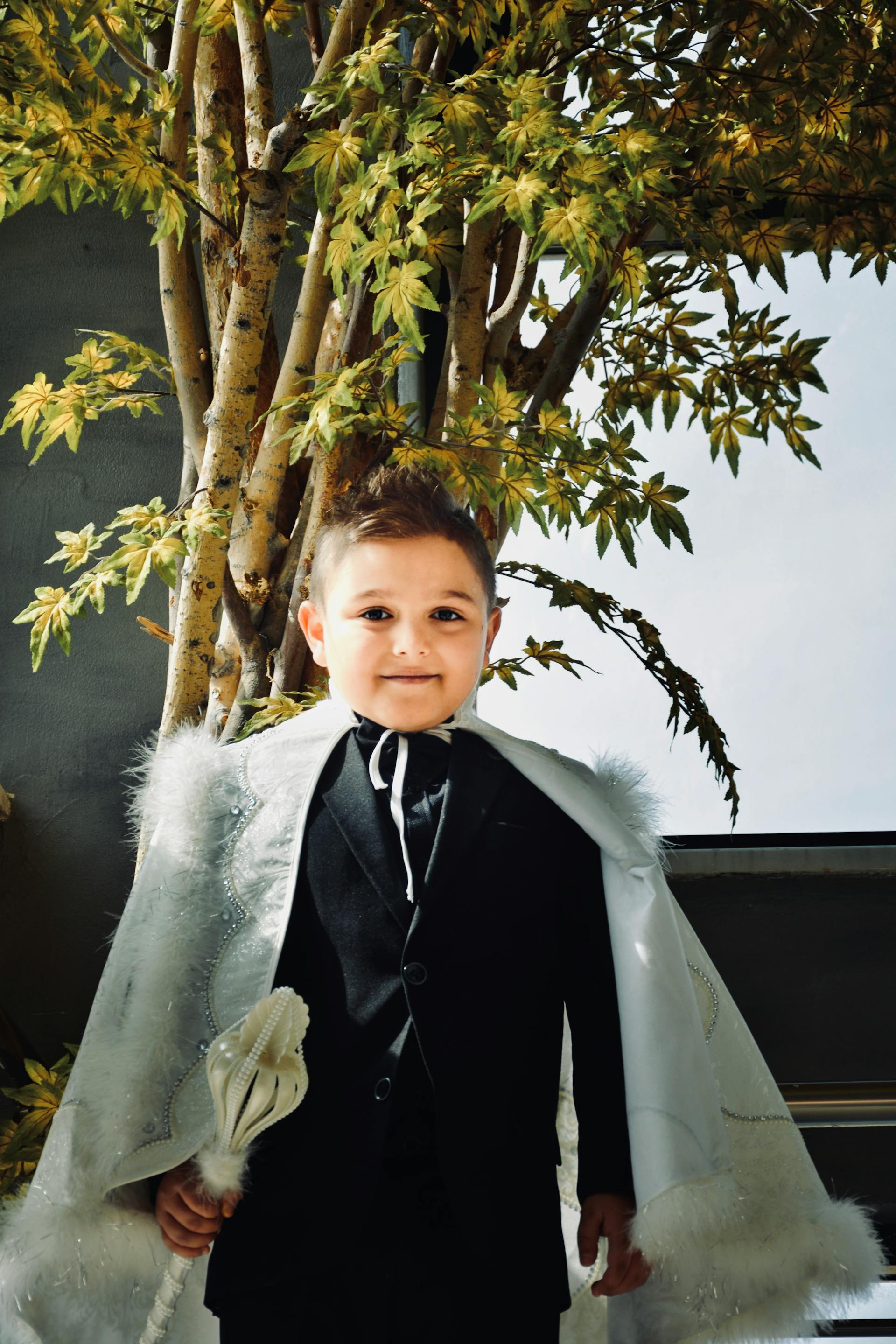 A little boy in a suit | Source: Pexels