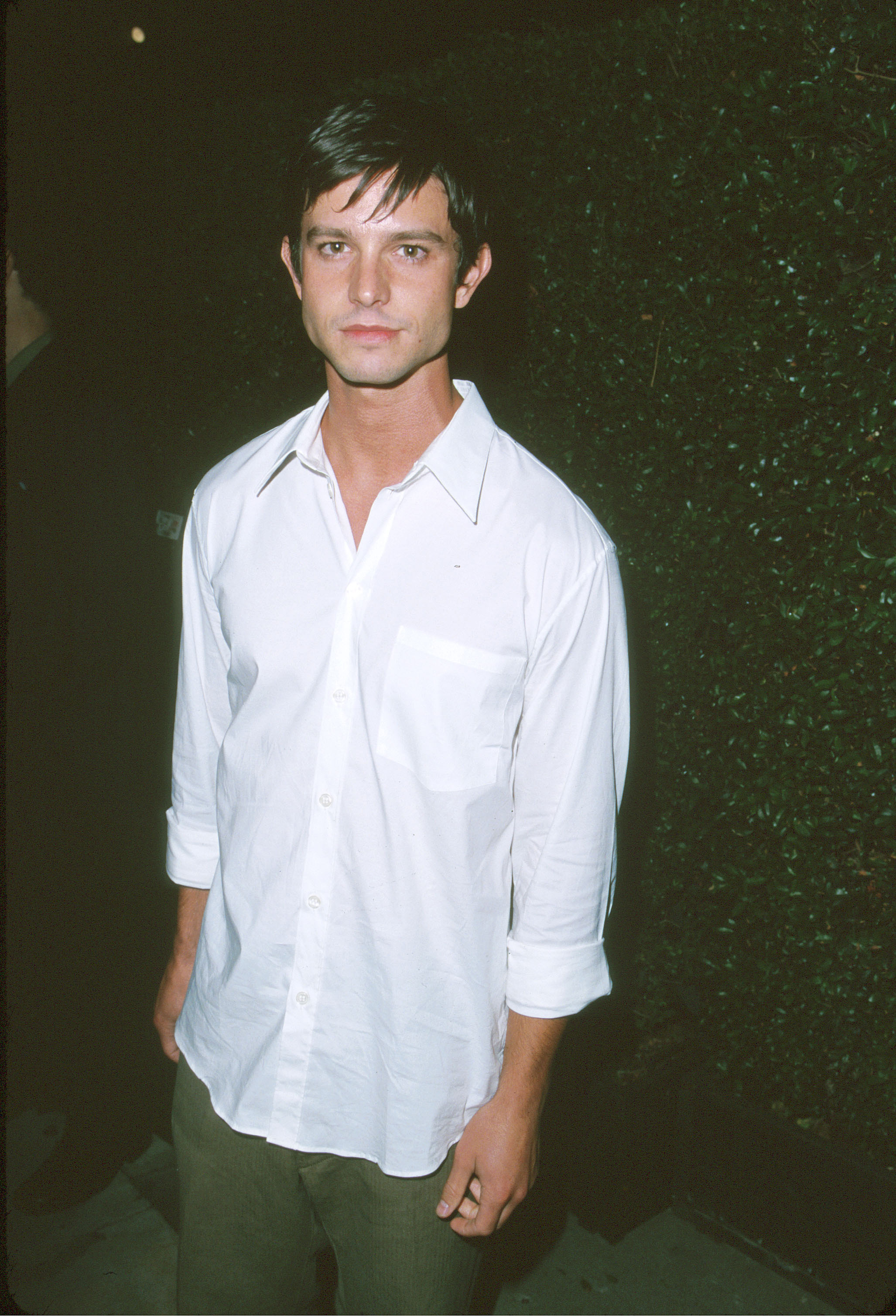 Jason Behr is photographed during the "What Lies Beneath" Los Angeles Premiere at Mann Village Theatre in Westwood, California | Source: Getty Images