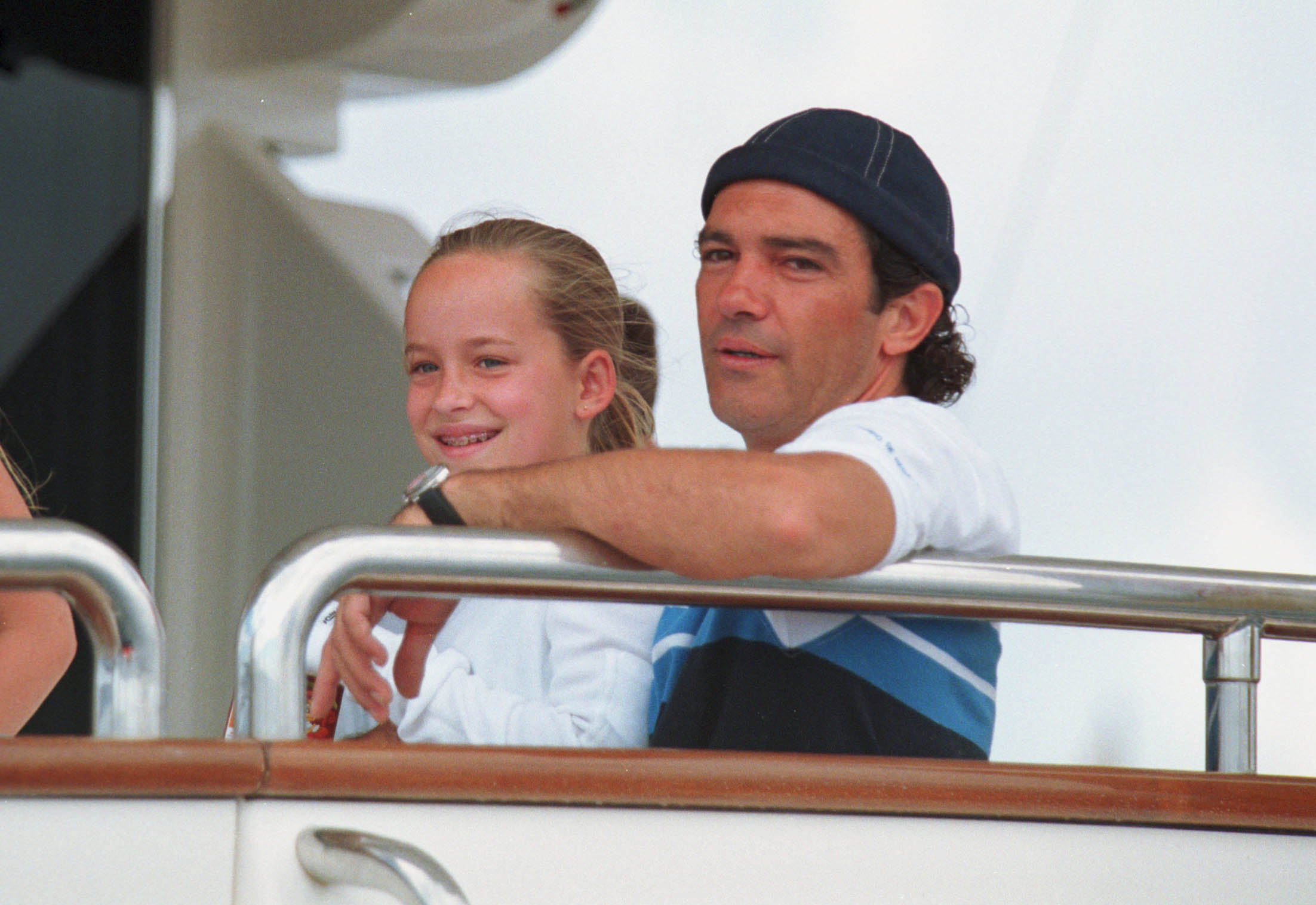 Antonio Banderas and stepdaughter Dakota Johnson on a yacht during the Copa del Ray regatta in 2000. | Source: Getty Images