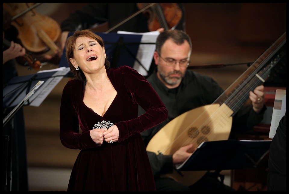 Woman singing opera | Source: Pexels