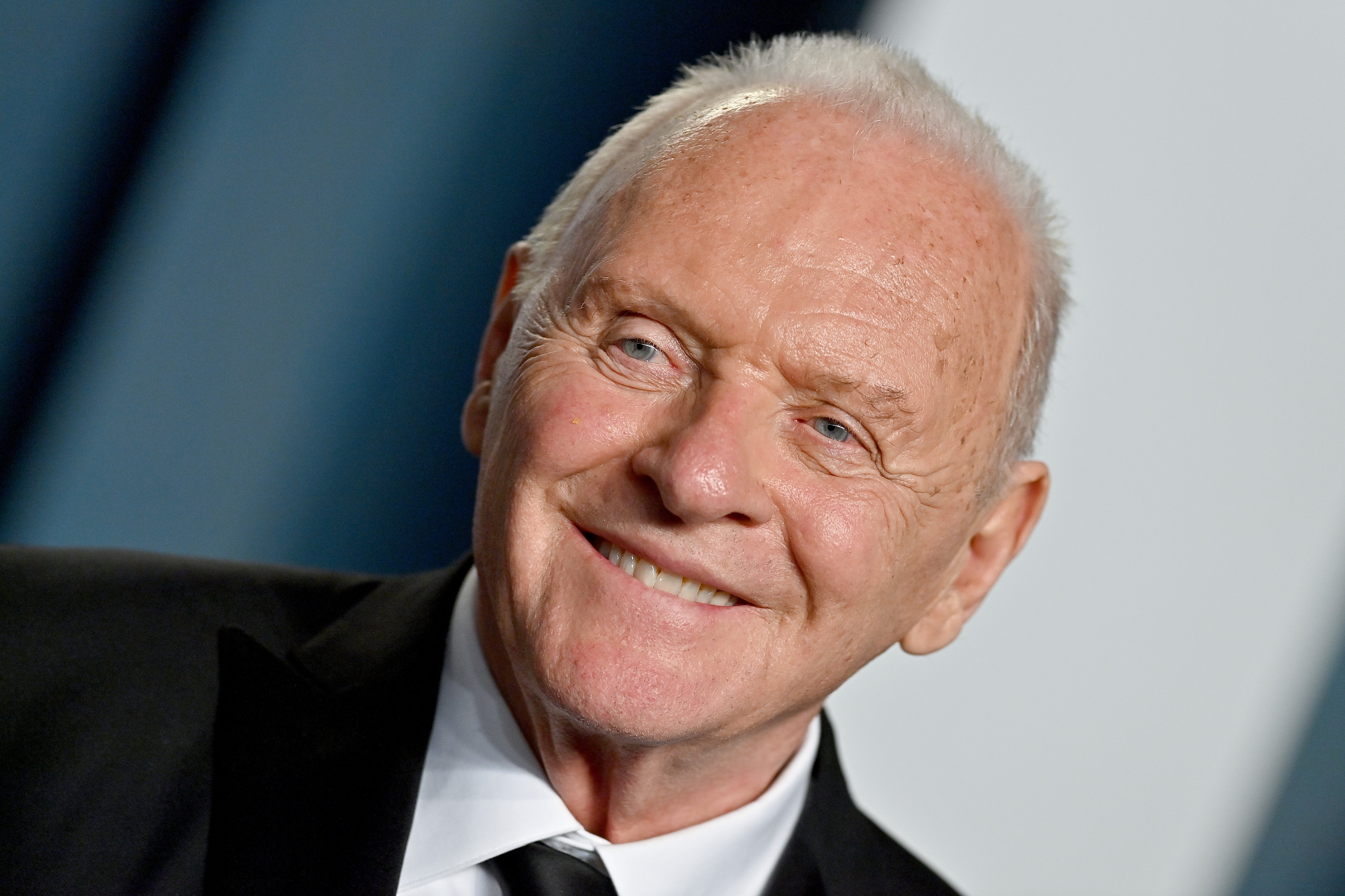 Actor Anthony Hopkins attending the 2022 Vanity Fair Oscar Party at Wallis Annenberg Center for the Performing Arts on March 27, 2022 in Beverly Hills, California.┃Source: Getty Images