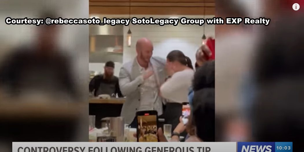Grant Wise giving Ryan Brandt her large tip in a 5NEWS clip in Bentonville at Oven & Tap on December 11, 2021 | Source: YouTube/5NEWS