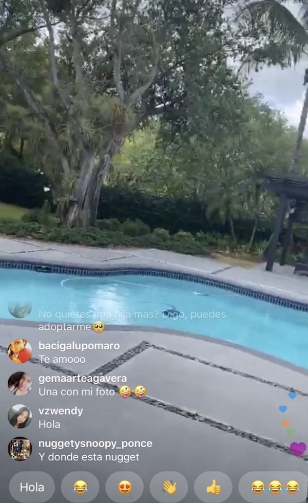 Área de la piscina de la casa del cantante Carlos Ponce. | Foto: Instagram/poncecarlos1 Área de la piscina de la casa del cantante Carlos Ponce. | Foto: Instagram/poncecarlos1