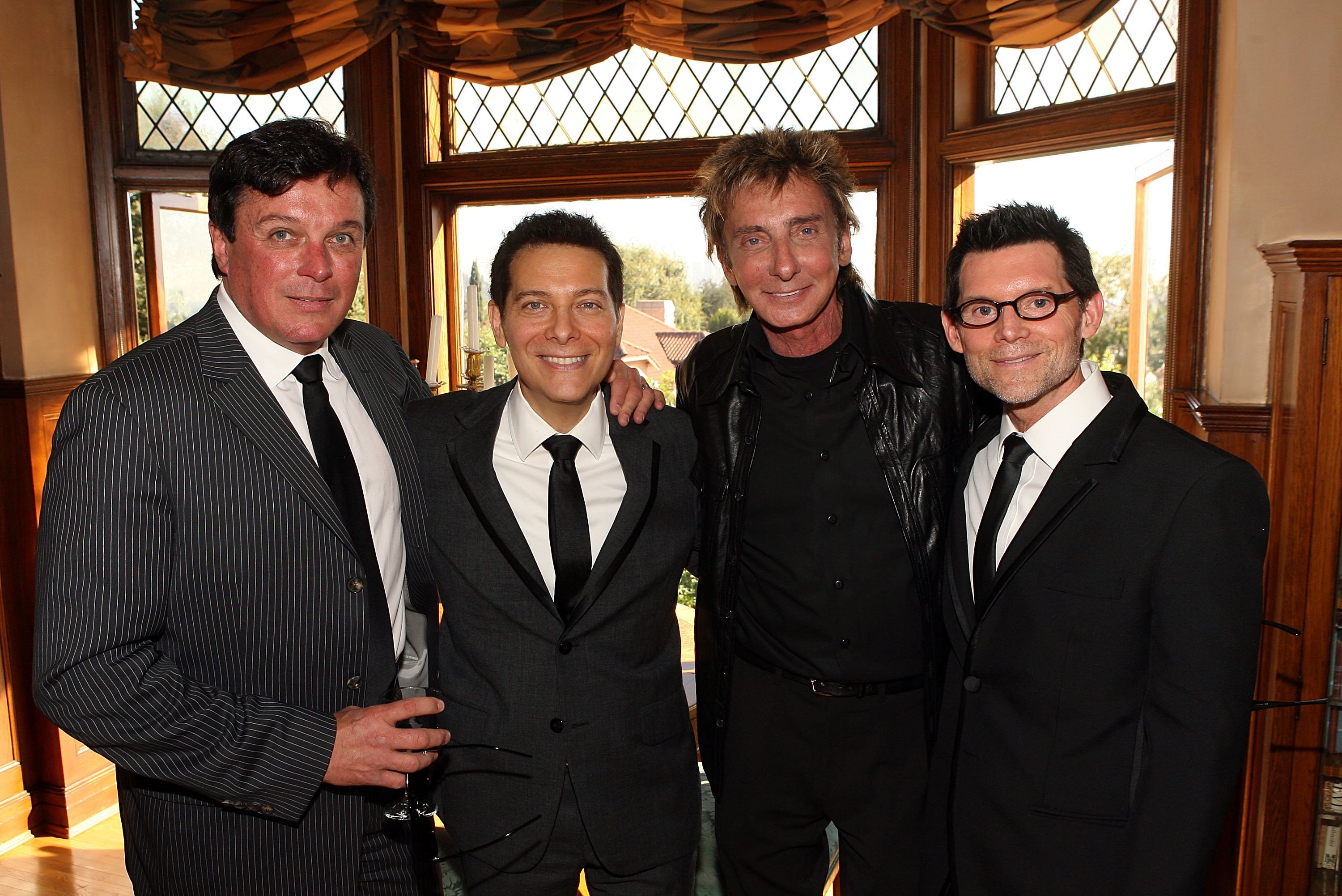 Garry Kief and Barry Manilow attend the wedding of Michael Feinstein and Terrence Flannery held at a private residence on October 17, 2008 in Los Angeles, California | Source: Getty Images