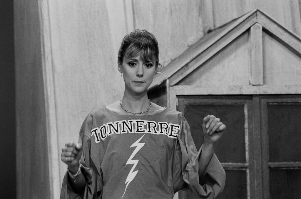 Dorothée on the set of a television show in Paris on November 10, 1986, France. | Photo: Getty Images