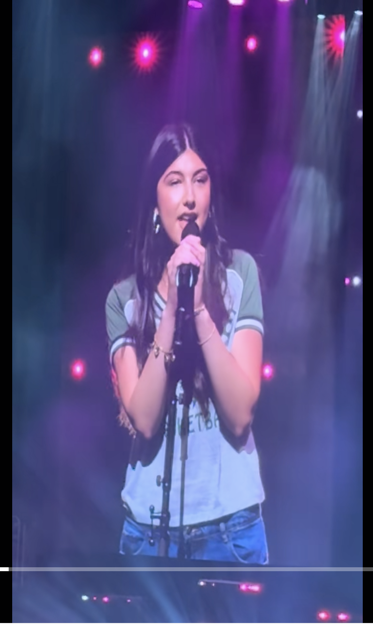 Sunny Sandler performs onstage as seen in a video dated October 7, 2025 | Source: TikTok/burntknee00