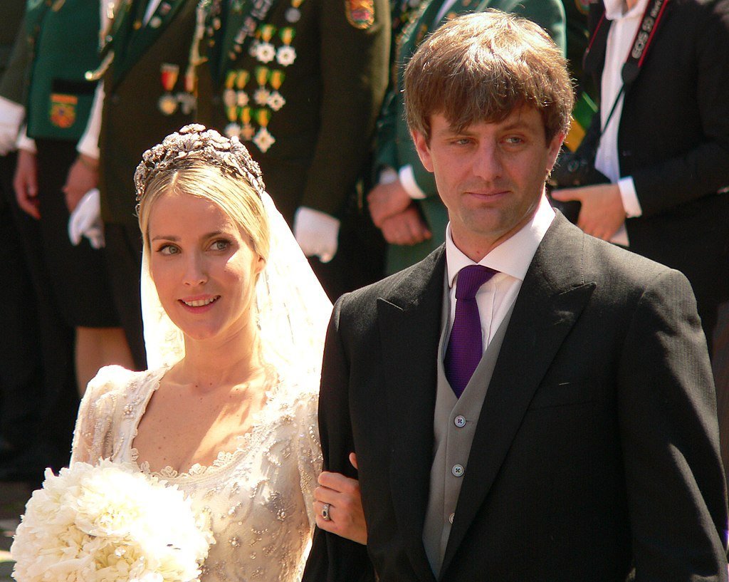 Ekaterina Malysheva und Ernst August von Hannover vor der Marktkirche nach der Trauung | Quelle: Wikimedia Commons