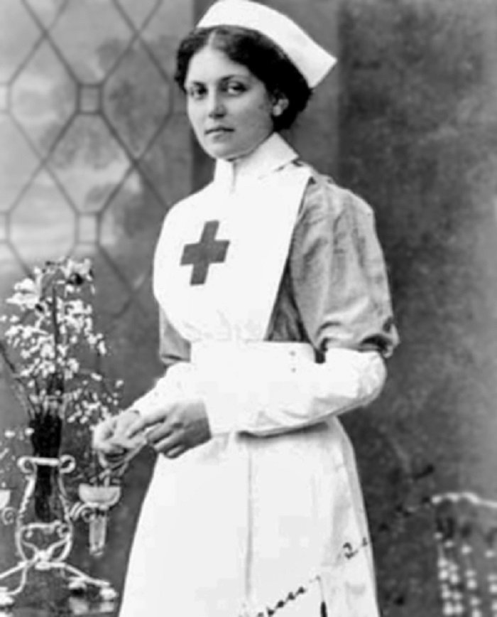 Violet Jessop, photographed in 1915 as a nurse for the Red Cross I Image: Wikimedia Commons