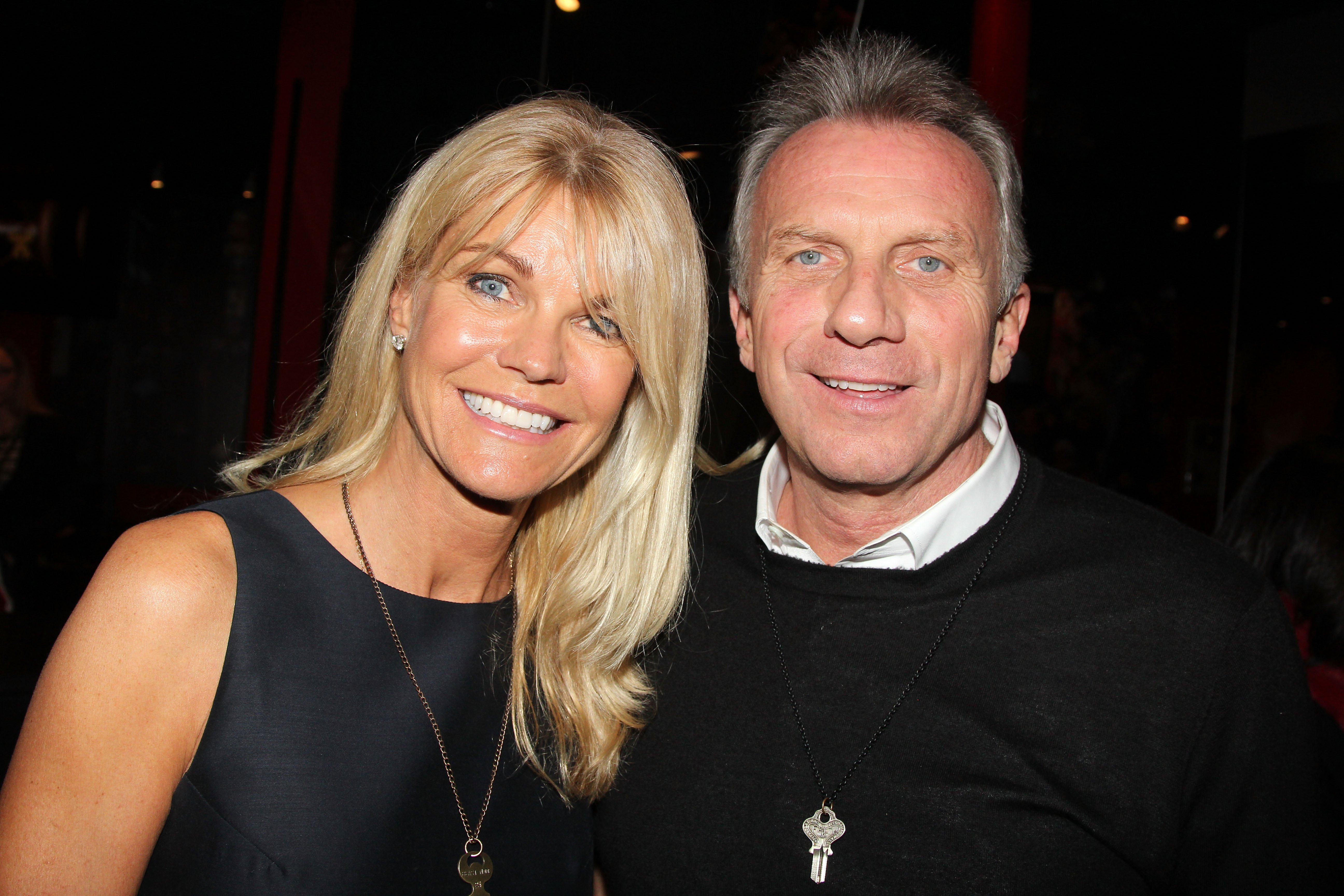 Jennifer and Joe Montana posing during a Super Bowl Party and donation of the "Beast Mode Key" necklace to benefit FAM 1st Family Foundation charity in New York City | Source: Getty Images