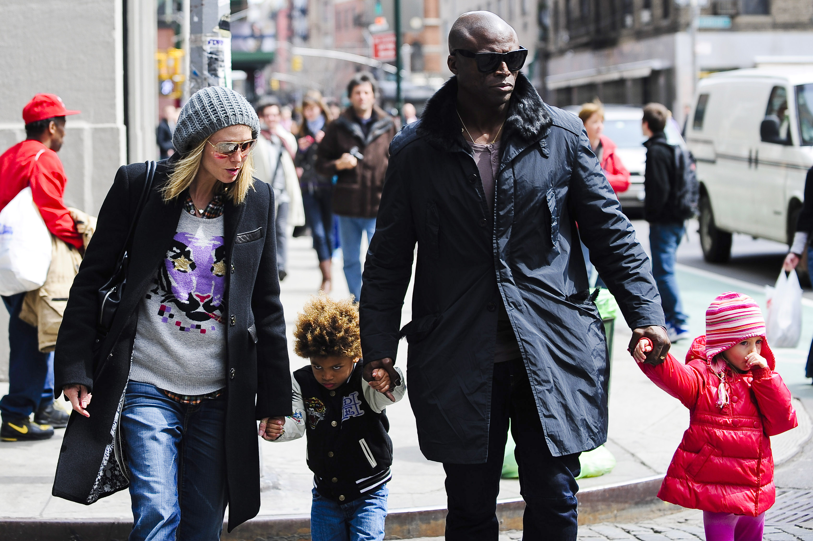 Heidi Klum, son Henry Samuel, singer Seal, and daughter Leni Klum walk in Soho on April 13, 2009 in New York City | Source: Getty Images