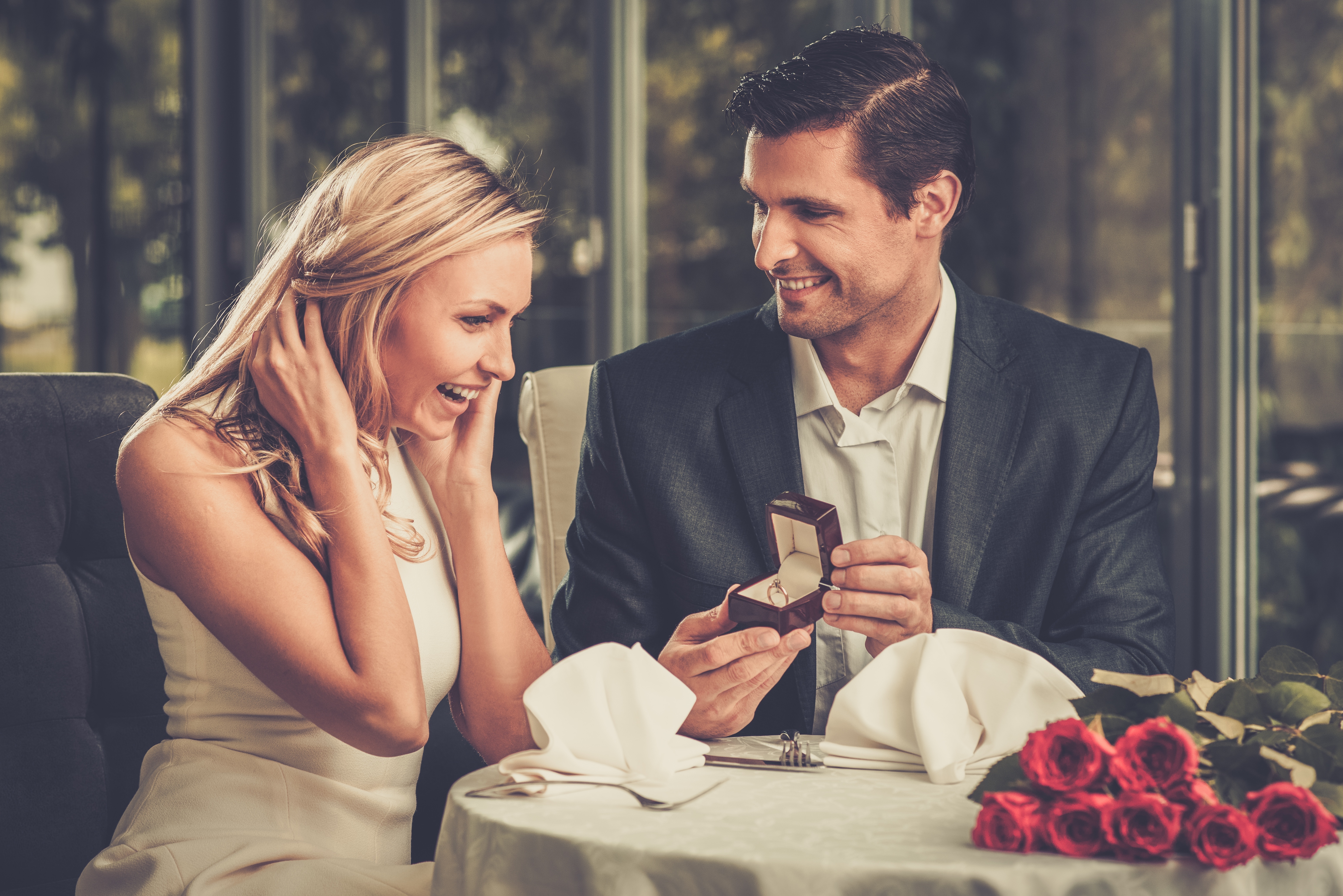 A man giving a woman a ring | Source: Shutterstock
