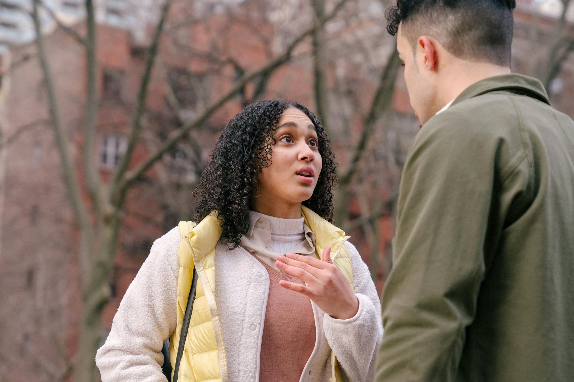 A couple having a heated discussion | Source: Pexels