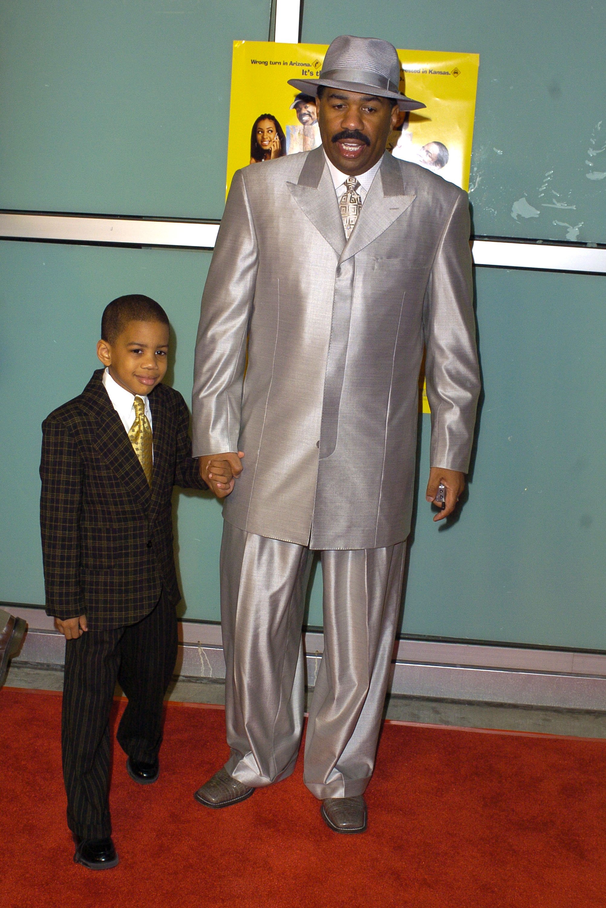 Steve Harvey and son Wynton at Cinerama Dome in Hollywood, California, on March 31, 2004. | Source: Getty Images