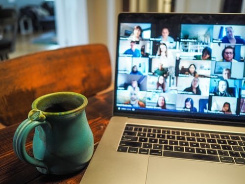 Image montrant le plateforme de visioconférence de zoom. | Photo : Unsplash Image montrant le plateforme de visioconférence de zoom. | Photo : Unsplash
