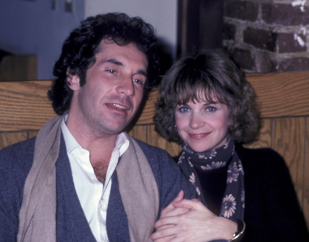 Bill Hudson and actress Cindy Williams attend the wrap party for "Hysterical" on February 1, 1982. | Source: Getty Images