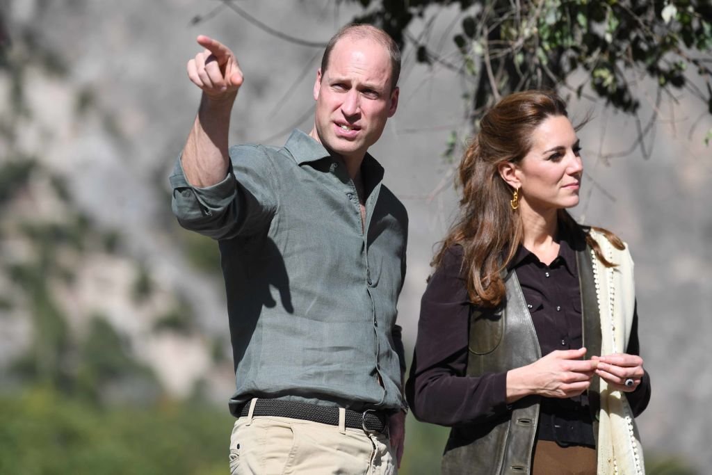 Prince William, Duke of Cambridge and Catherine, Duchess of Cambridge visit the village of Bumburet | Photo: Getty ImagesKate and William|