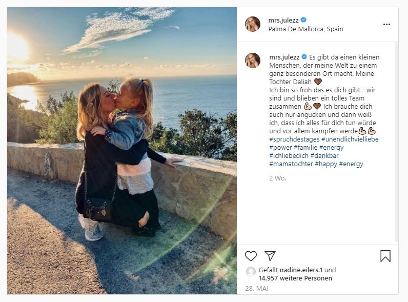 Julia Holz zusammen mit ihrer Tochter | Quelle: Instagram / mrs.julezz