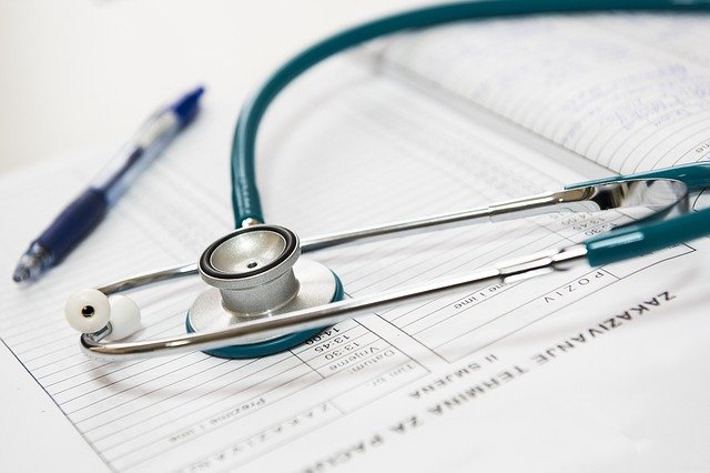 Papeles médicos. | Foto: Pixabay