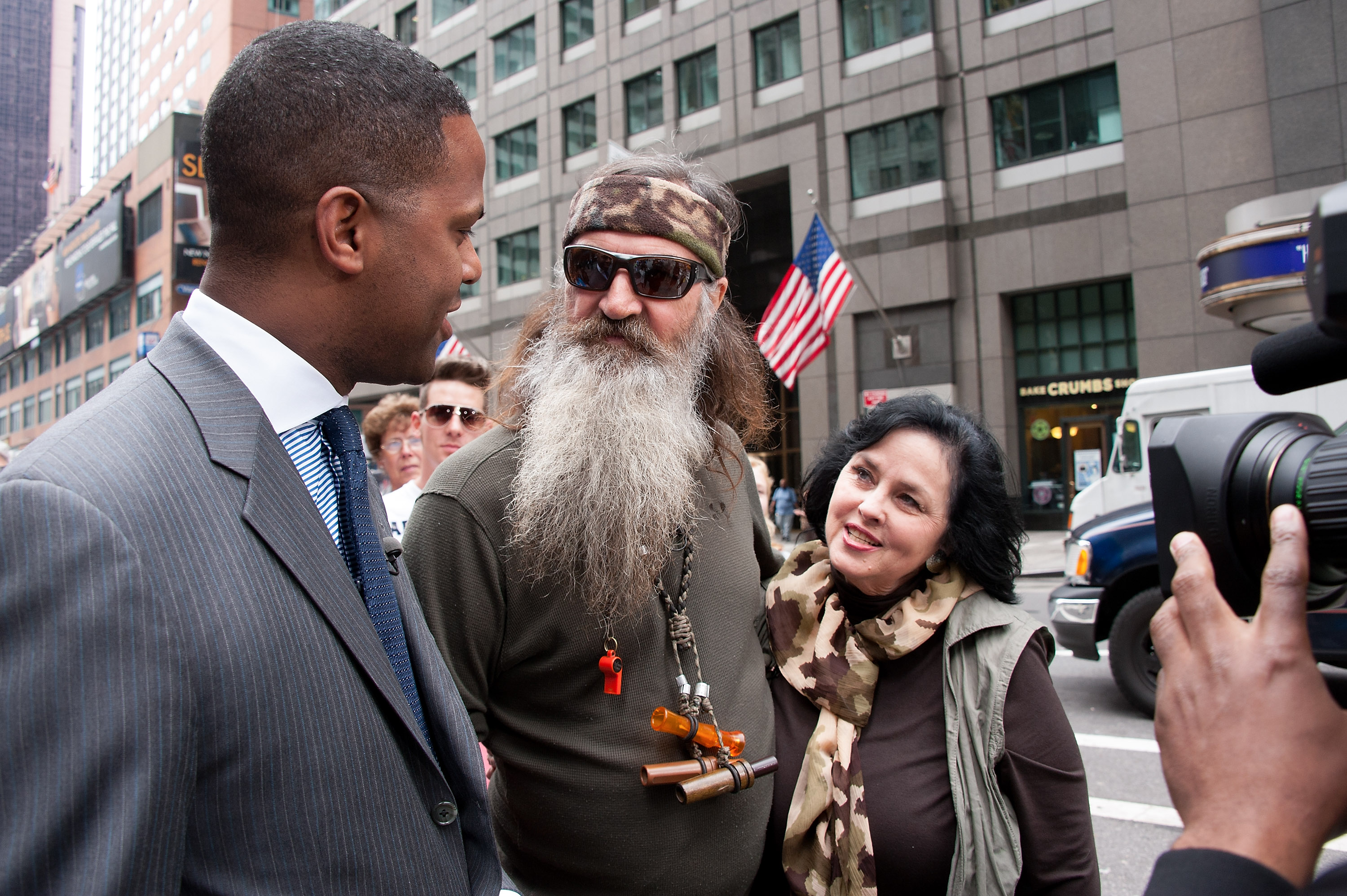 AJ Calloway interviews Phil and Kay Robertson during their visit to "Extra" in Times Square on May 7, 2013, in New York City. | Source: Getty Images
