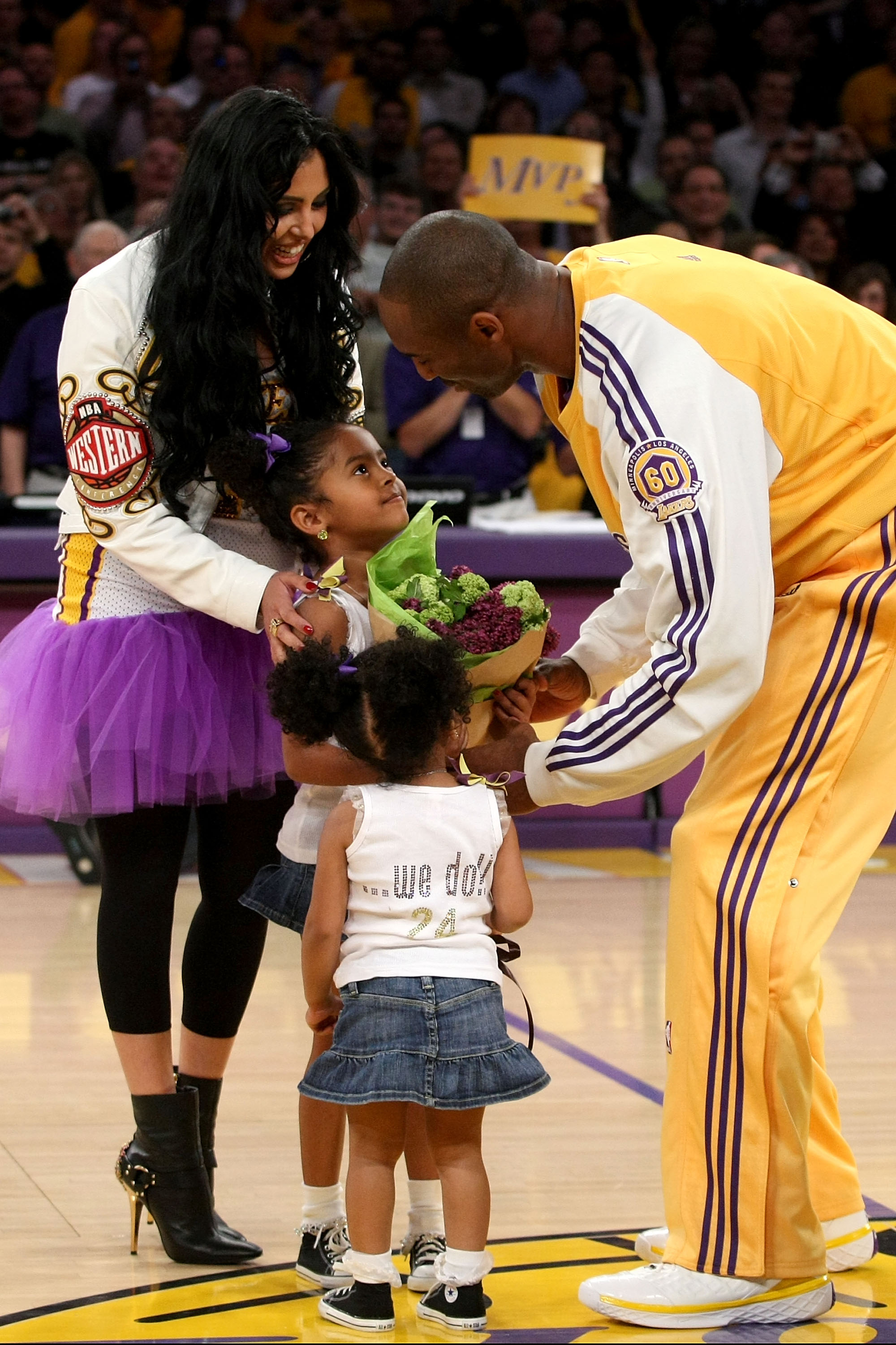 Vanessa Bryant, Natalia Bryant, Gianna Bryant and Kobe Bryant during the 2008 NBA Playoffs in Los Angeles, California | Source: Getty Images