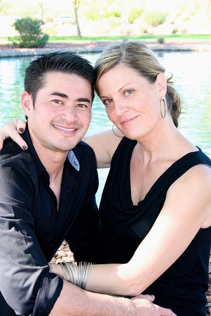 Thomas Beatie and Amber Nicholas are seen during a photo session October 29, 2012. | Photo: Getty Images