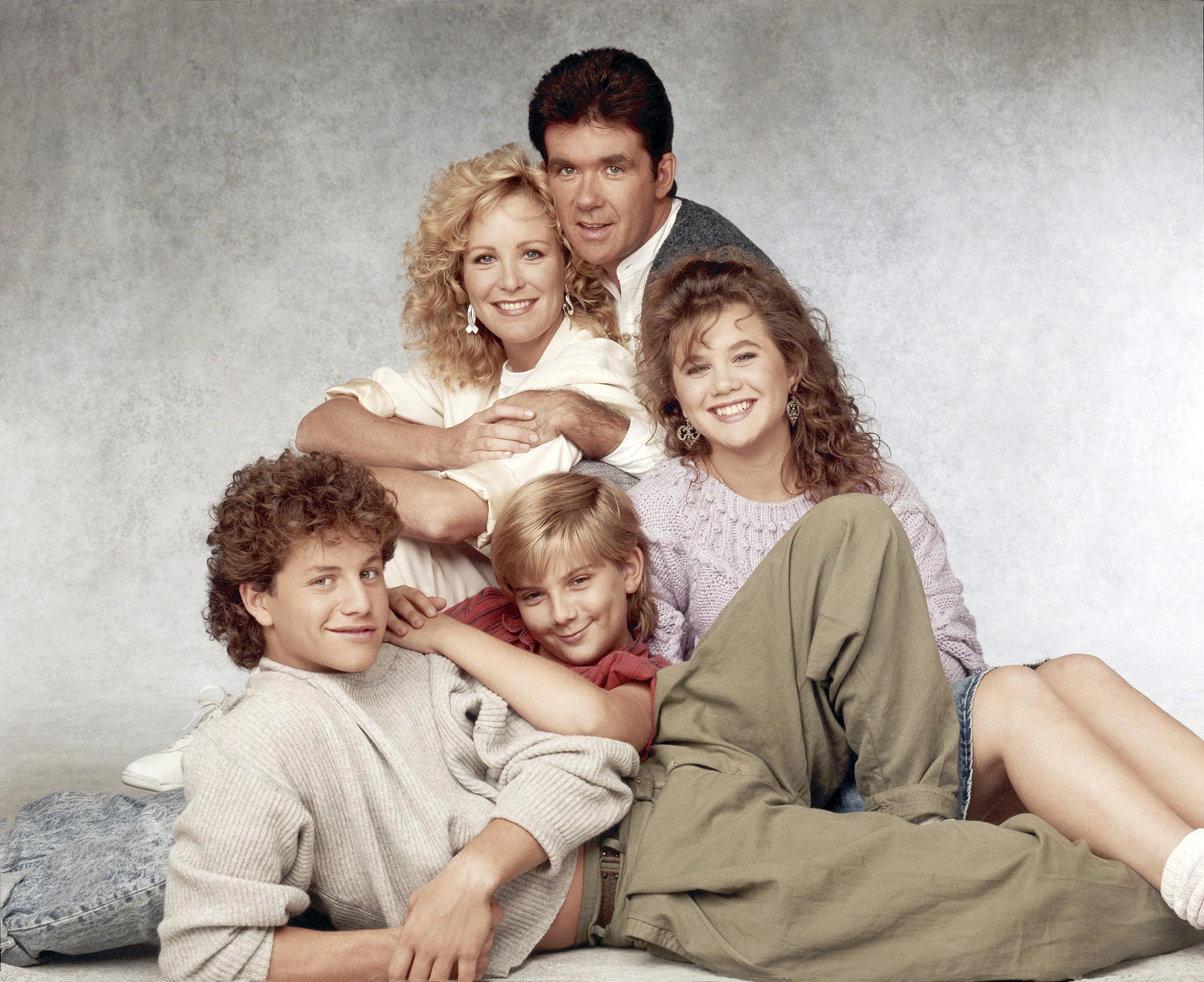 The actor poses with his onscreen family during season 3 of "Growing Pains" in 1987 | Source: Getty Images