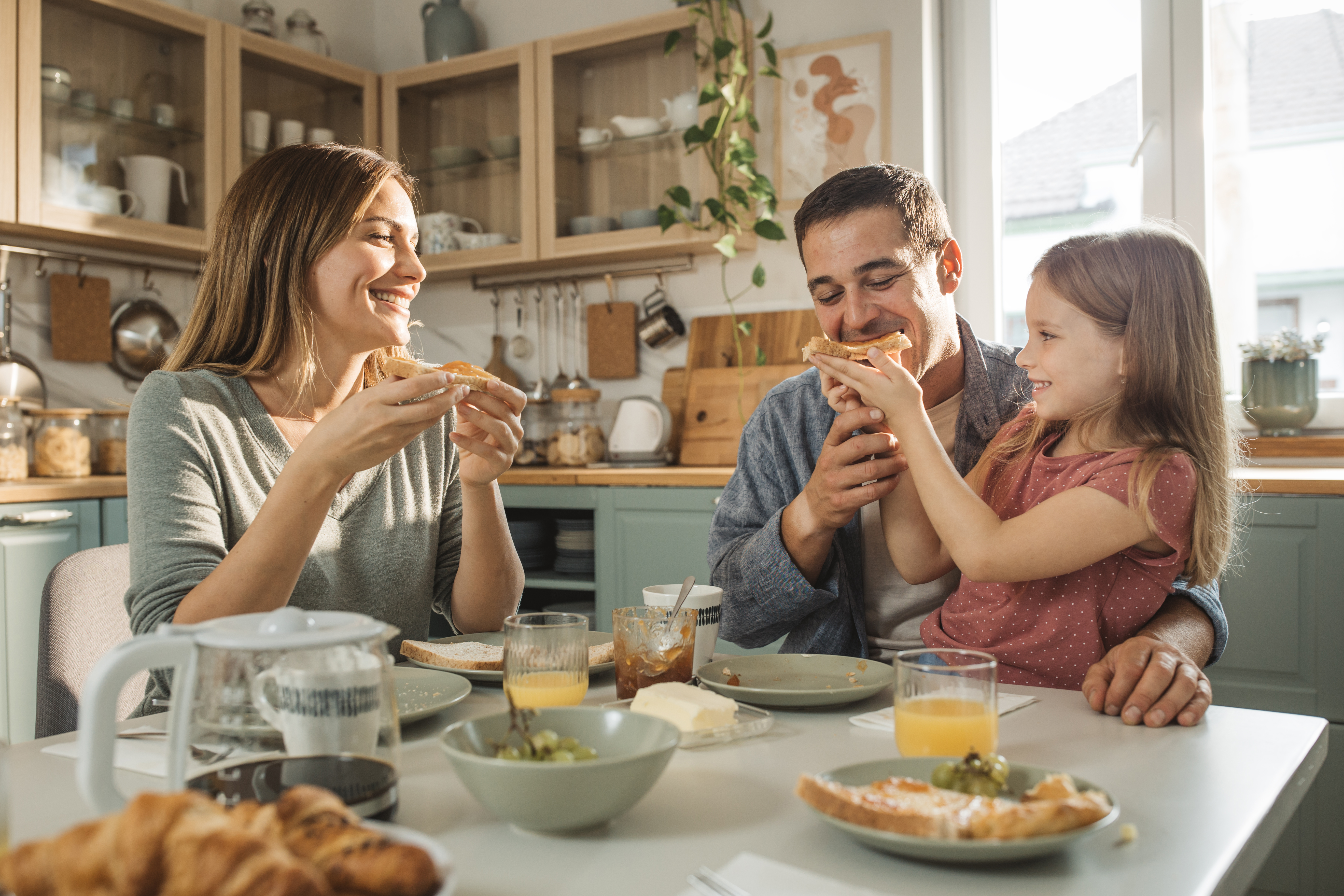 Family breakfast | Source: Getty Images