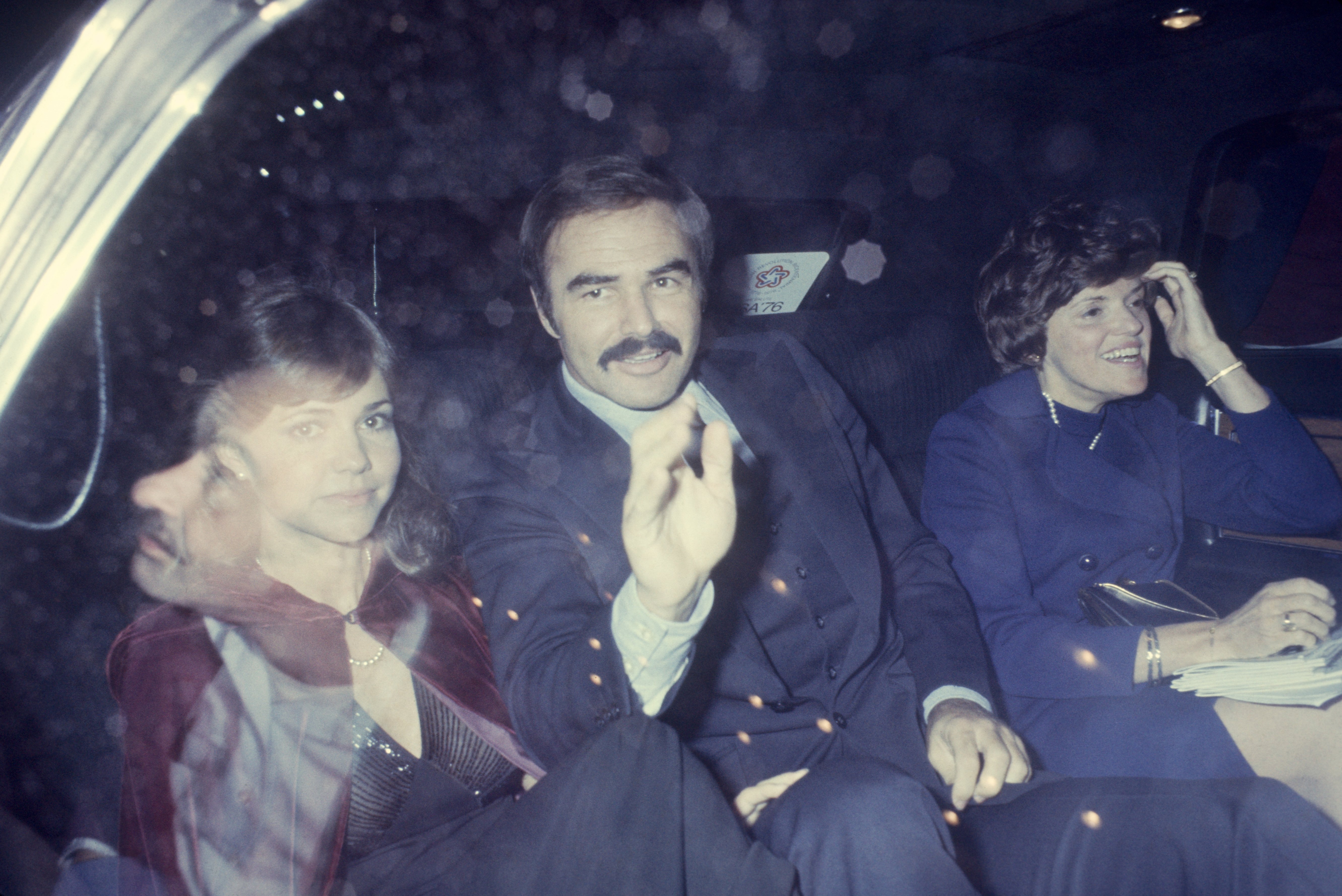 Margaret Field Burt Reynolds and Sally Field in a limousine in 1970, in New York. | Source: Getty Images