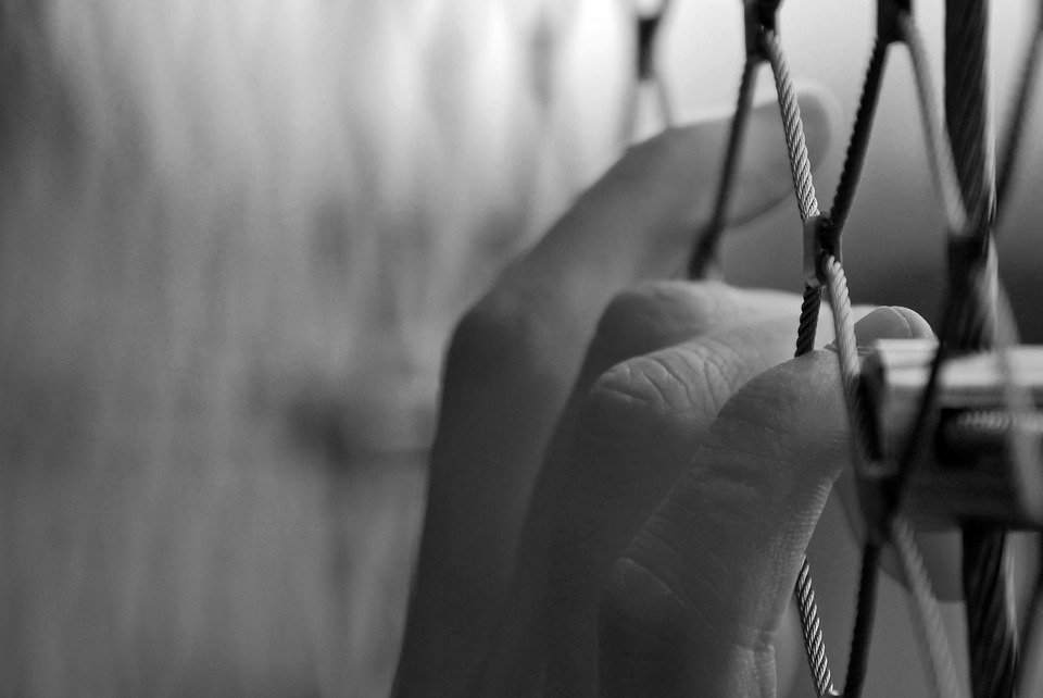 A prisoner's hand. | Photo: Pixabay