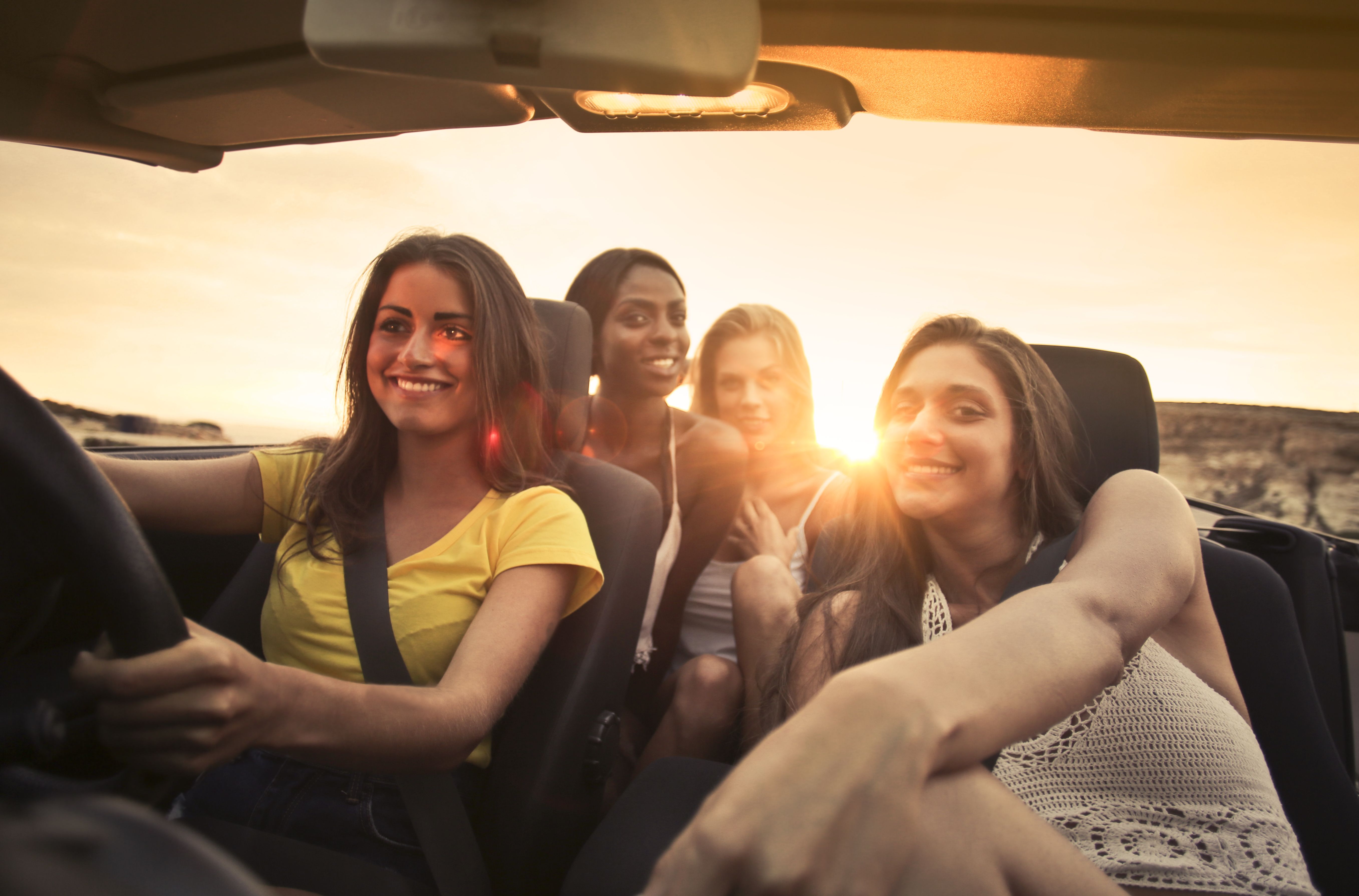 A group of girls on a road trip | Source: Pexels