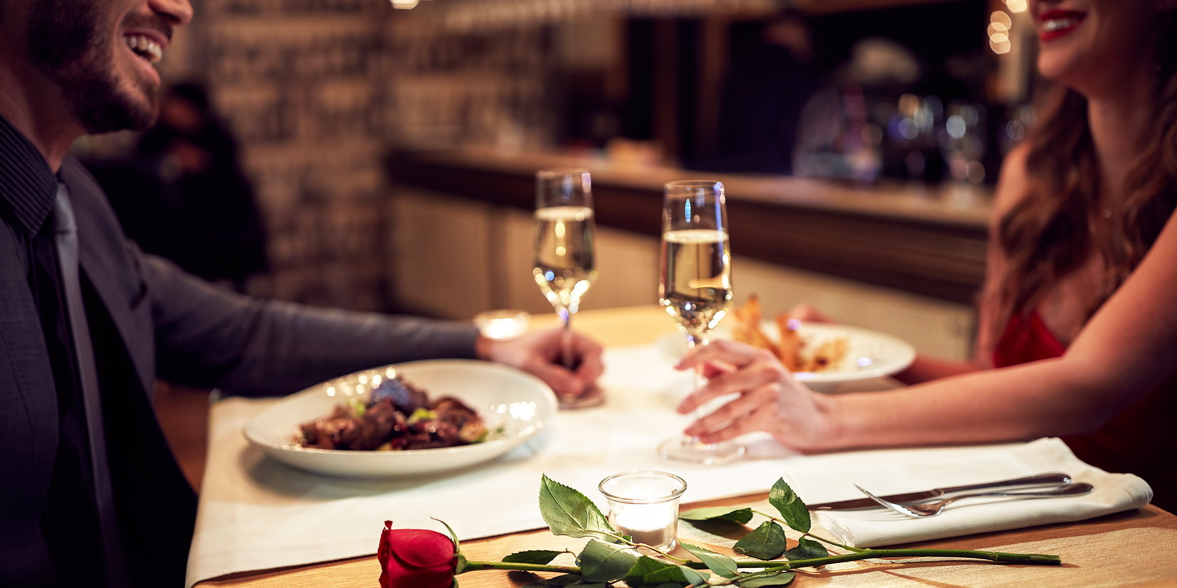 A couple having a romantic dinner | Source: Shutterstock